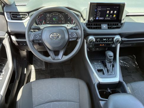 Used 2025 Toyota RAV4 XLE AWD/4WD image 10