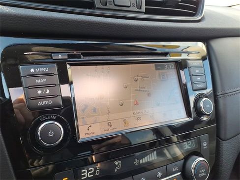 Used 2020 Nissan Rogue SL image 16