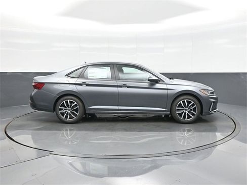 New 2026 Volkswagen Jetta SE image 8