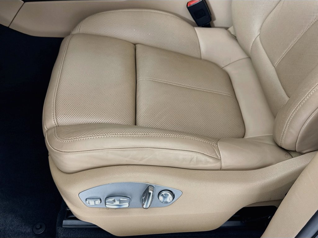 Certified 2026 Porsche Macan AWD/4WD image 13