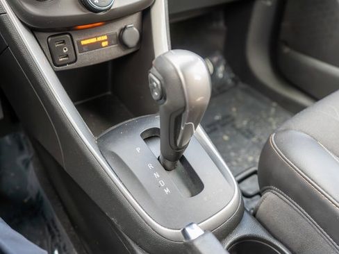 Used 2022 Chevrolet Trax LT w/ LT Convenience Package image 31