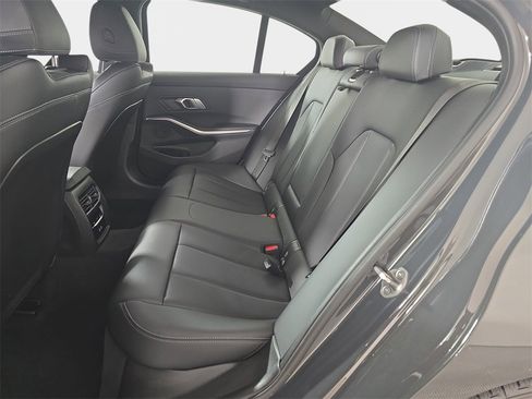 Used 2025 BMW 330i xDrive Sedan w/ Premium Package image 17