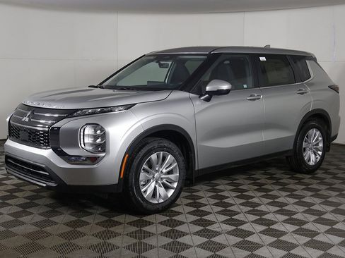 New 2026 Mitsubishi Outlander ES image 7