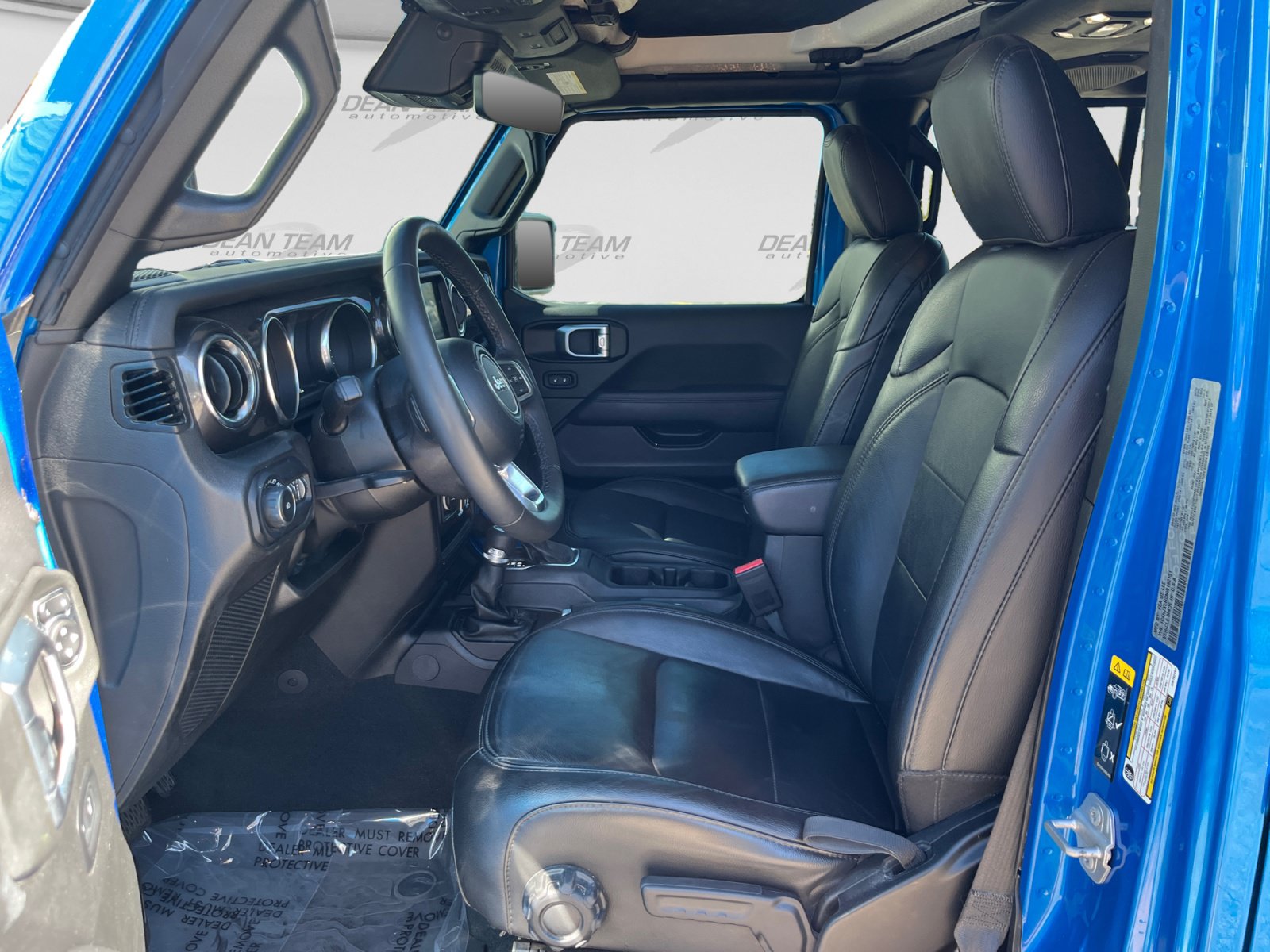 Used 2022 Jeep Wrangler Unlimited Sahara AWD/4WD image 11