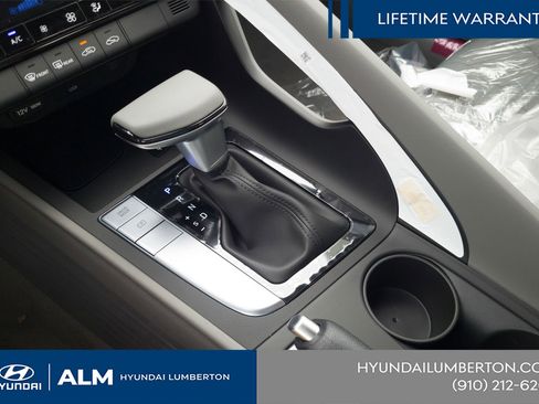 New 2025 Hyundai Elantra SEL FWD image 22