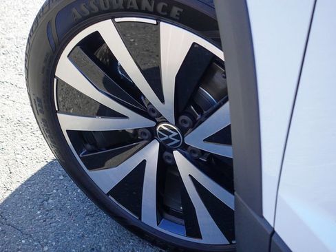 Used 2022 Volkswagen Taos SE image 11