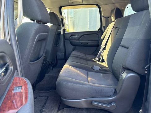 Used 2011 Chevrolet Suburban LS w/ Convenience Package 1 AWD/4WD image 9