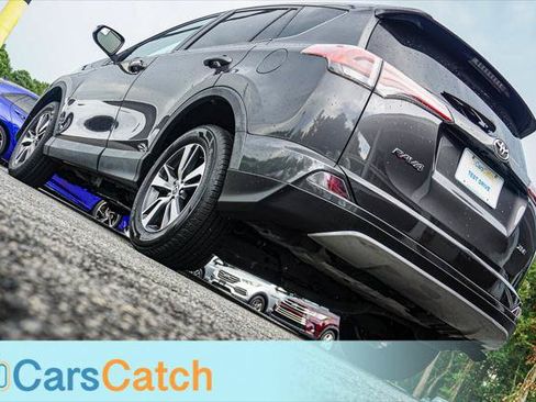 Used 2018 Toyota RAV4 XLE FWD image 5