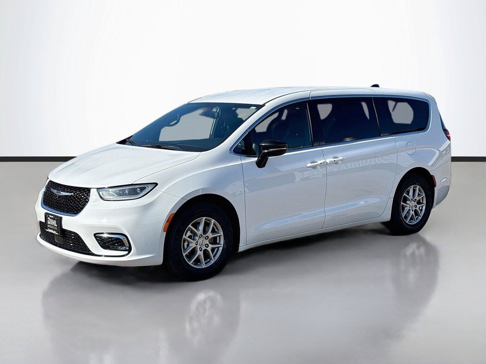 Certified 2025 Chrysler Pacifica Select FWD image 4