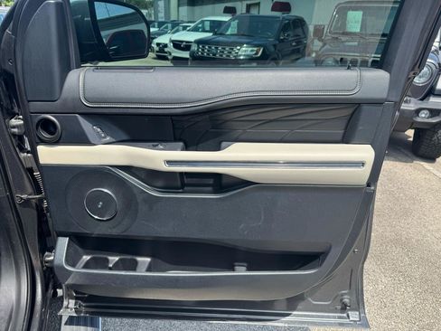 Used 2019 Ford Expedition Max Platinum RWD image 18