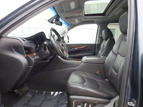 Used 2019 Cadillac Escalade Luxury image 9