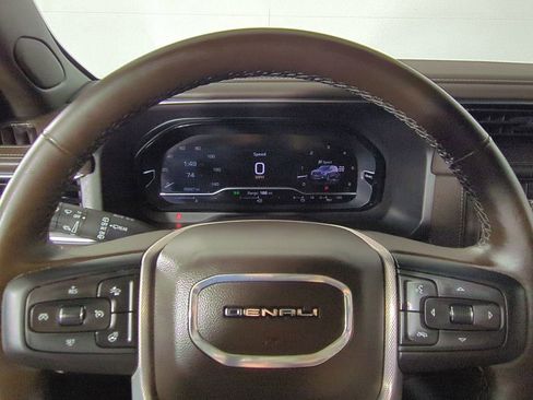 Used 2024 GMC Yukon XL Denali image 34