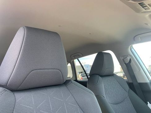 Used 2025 Toyota RAV4 XLE AWD/4WD image 19
