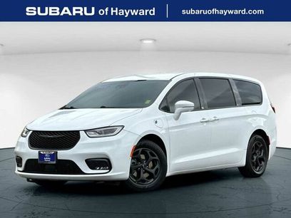 Used 2022 Chrysler Pacifica Touring-L w/ Uconnect Theater Family Group