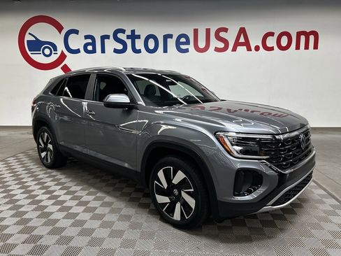 Used 2024 Volkswagen Atlas Cross Sport SE image 1