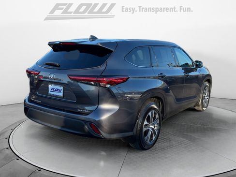 Used 2021 Toyota Highlander XLE image 9