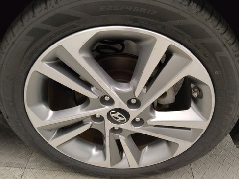 Used 2018 Hyundai Elantra Limited w/ Limited Ultimate Package 02 FWD image 31