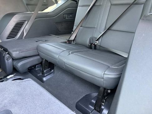 Used 2025 GMC Yukon Denali RWD image 18