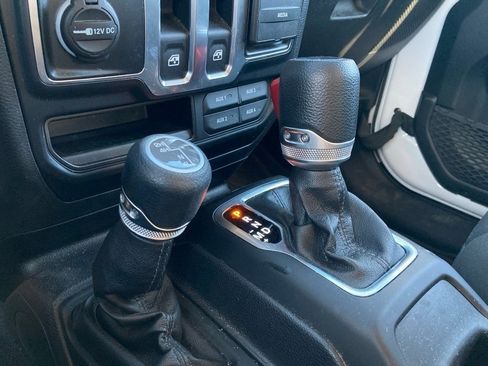 Used 2019 Jeep Wrangler Sport image 24