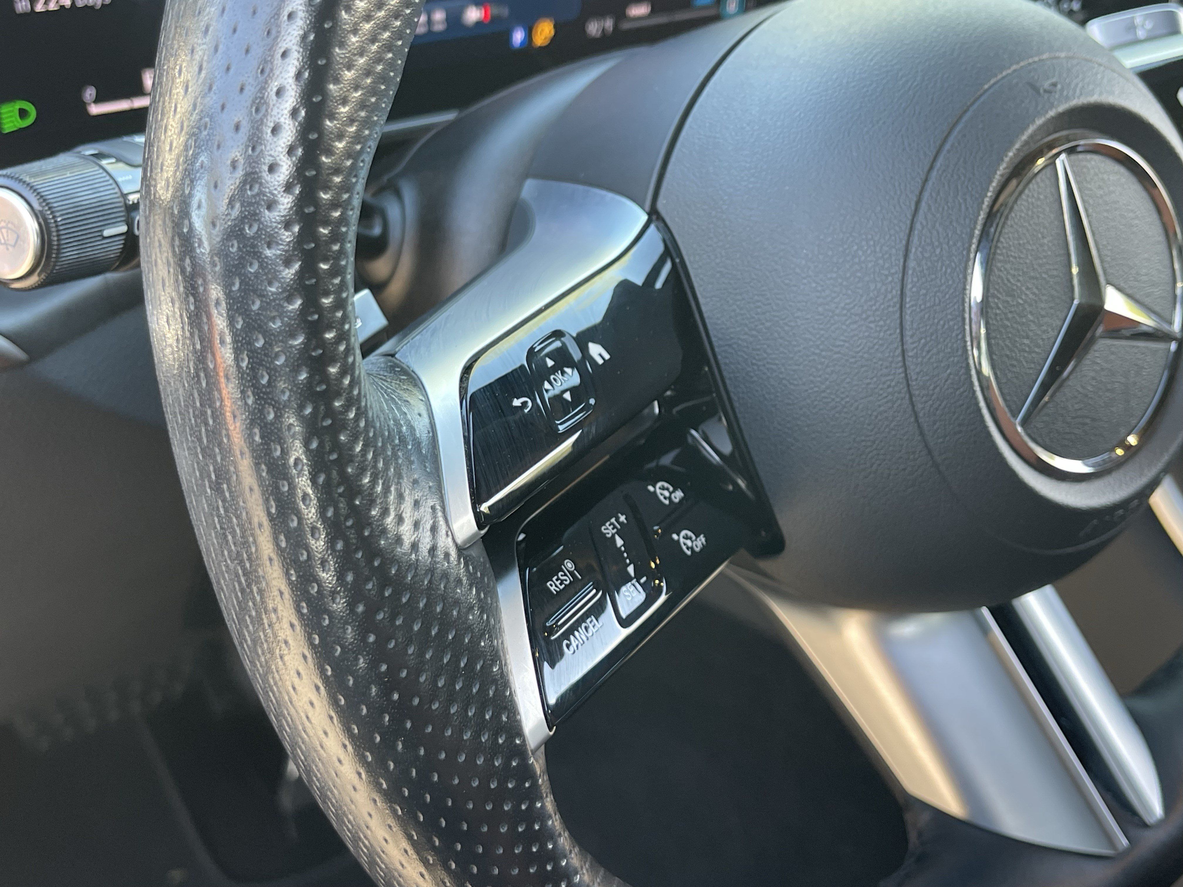 Used 2025 Mercedes-Benz GLC 300 image 25