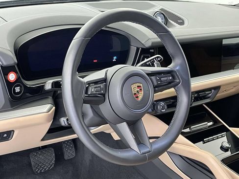 Certified 2024 Porsche Cayenne AWD/4WD image 4