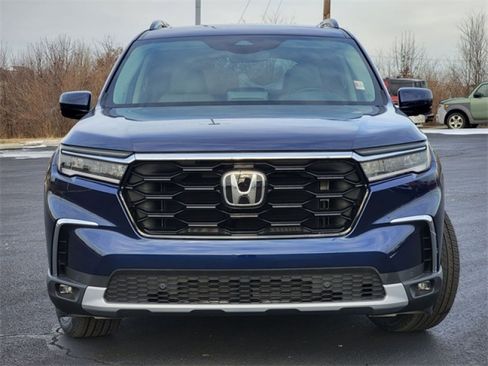 Used 2025 Honda Pilot Touring image 3