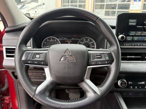 Used 2022 Mitsubishi Outlander SE image 15