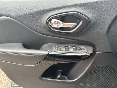 Used 2023 Jeep Cherokee Altitude Lux image 9