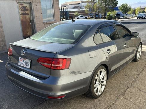 Used 2015 Volkswagen Jetta Sport FWD image 3