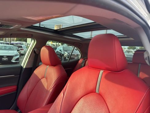 Used 2019 Toyota Camry XSE w/ Navigation Package FWD image 16