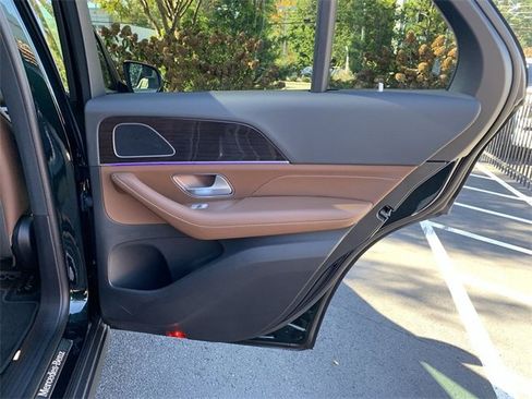 Used 2025 Mercedes-Benz GLE 450 4MATIC image 11