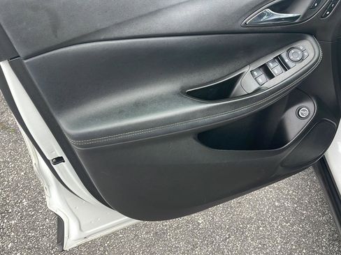 Used 2022 Buick Encore GX Essence w/ Experience Buick Package image 8