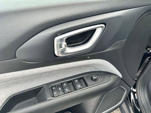 Certified 2023 Jeep Compass Latitude image 15