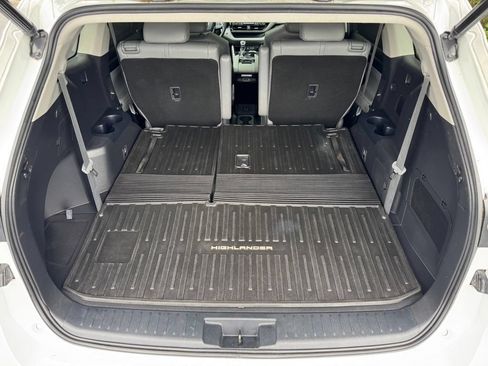 Used 2022 Toyota Highlander XLE AWD/4WD image 48