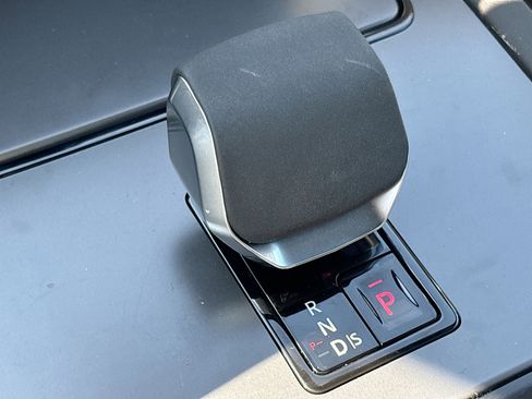 Used 2025 Land Rover Discovery Sport Dynamic SE image 29