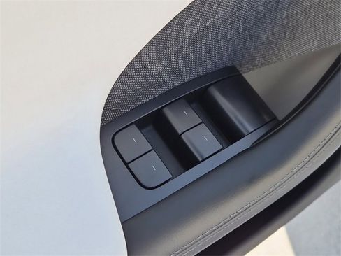 Used 2022 Tesla Model S Plaid image 24