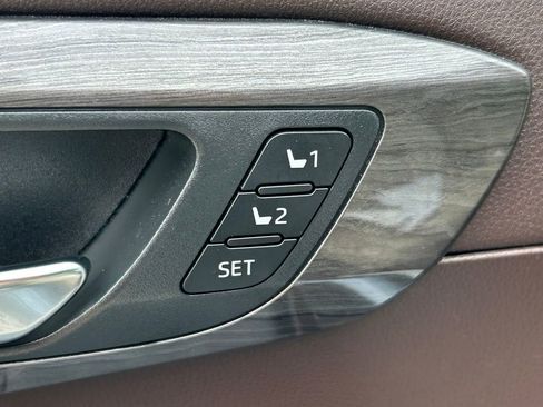 Used 2022 Toyota Highlander Platinum FWD image 27
