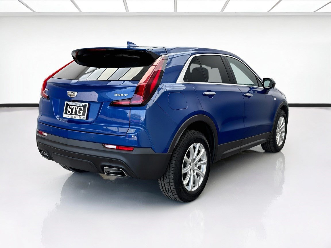Used 2022 Cadillac XT4 Luxury w/ Driver Awareness Package FWD image 4