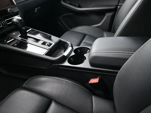 Used 2023 Porsche Macan image 22