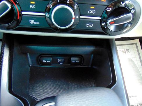 Used 2022 Kia Soul LX image 25