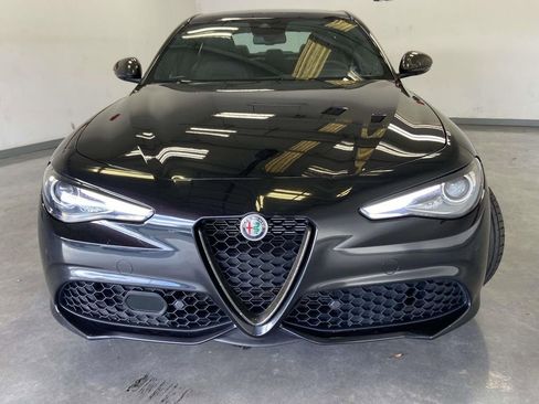 Used 2023 Alfa Romeo Giulia Estrema image 8