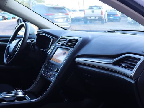 Used 2019 Ford Fusion SE FWD image 31