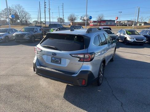 Used 2022 Subaru Outback Premium image 6