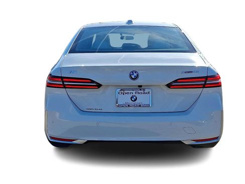 Used 2025 BMW i5 xDrive40 w/ Premium Package image 5