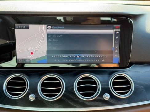 Used 2017 Mercedes-Benz E 300 4MATIC image 63