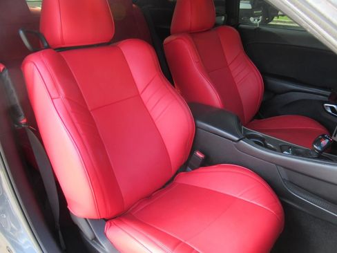 Used 2019 Dodge Challenger GT w/ Blacktop Package RWD image 9