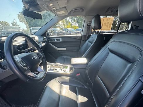Used 2021 Ford Explorer XLT w/ Equipment Group 202A AWD/4WD image 15