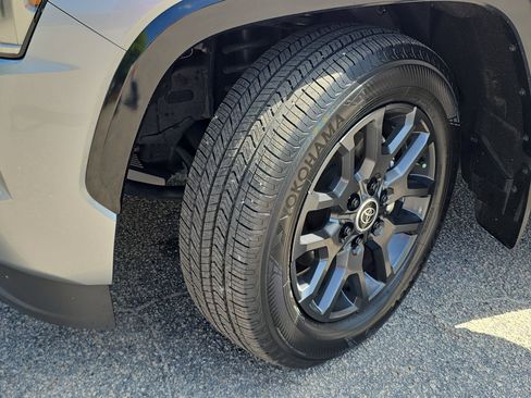 Used 2024 Toyota Sequoia Platinum AWD/4WD image 33