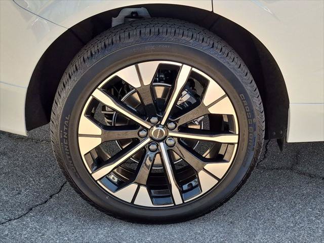 Certified 2026 Volvo XC60 B5 Plus AWD/4WD image 9