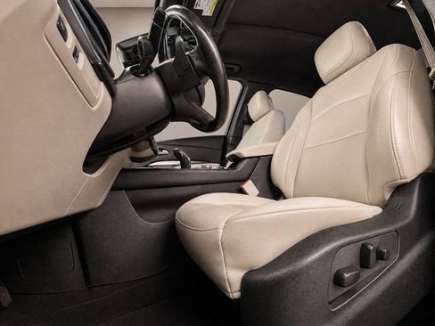 Used 2021 Cadillac XT4 Luxury w/ Cold Weather Package FWD image 12